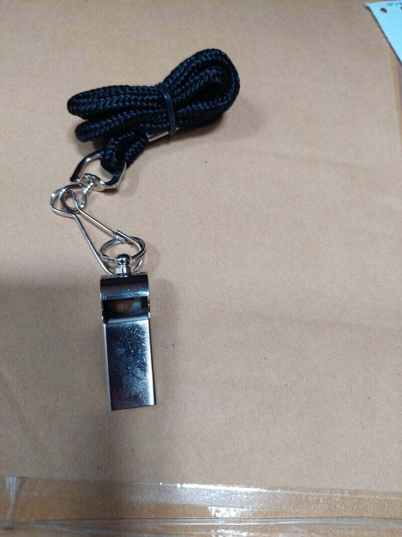 Spartan Játékvezetői fém síp, fekete zsinórral