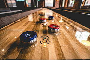 Shuffleboard játékasztalok