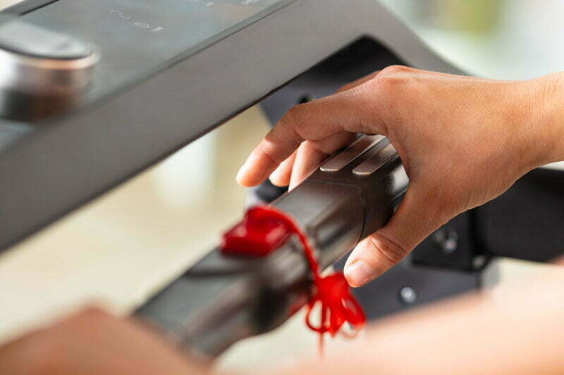 Christopeit sport TM 2400S futópad gesztusvezérléssel és talajvédő szőnyeggel