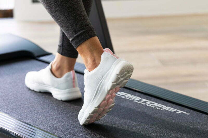 Christopeit sport TM 2400S futópad gesztusvezérléssel és talajvédő szőnyeggel