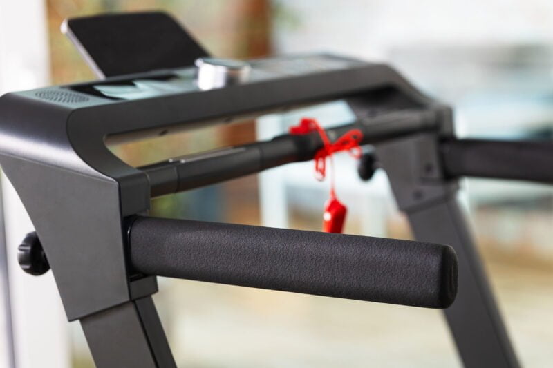 Christopeit sport TM 2400S futópad gesztusvezérléssel és talajvédő szőnyeggel