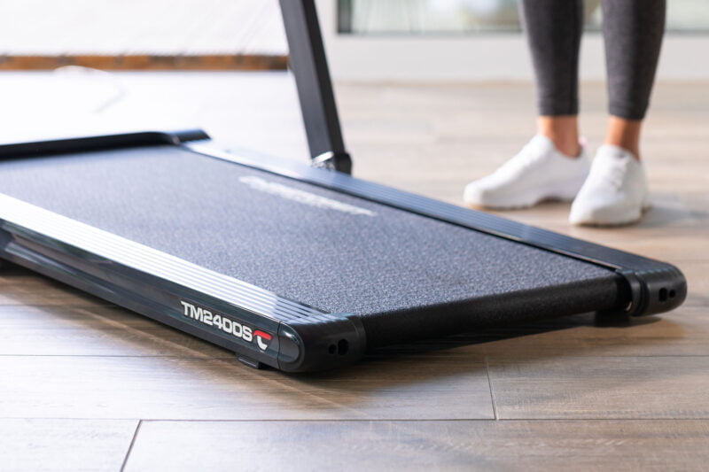 Christopeit sport TM 2400S futópad gesztusvezérléssel és talajvédő szőnyeggel