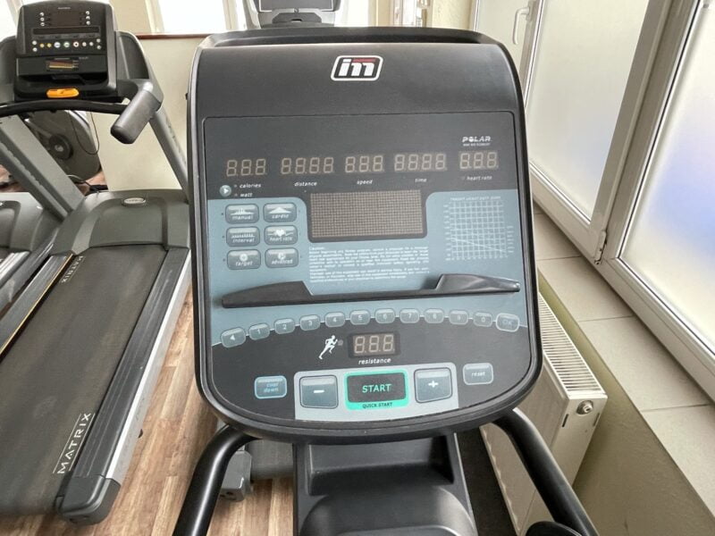 Impulse Fitness RE700 használt edzőtermi elliptikus tréner