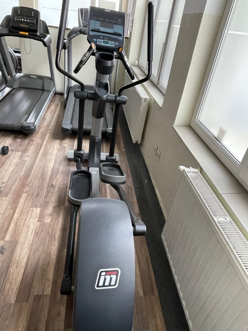 Impulse Fitness RE700 használt edzőtermi elliptikus tréner