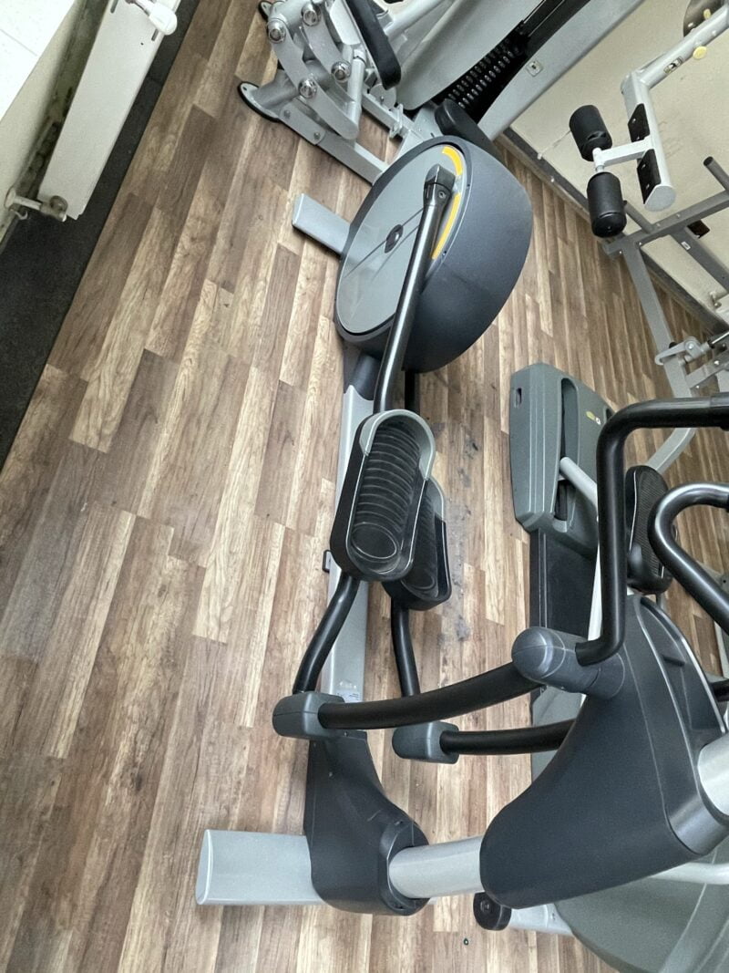 Impulse Fitness RE700 használt edzőtermi elliptikus tréner