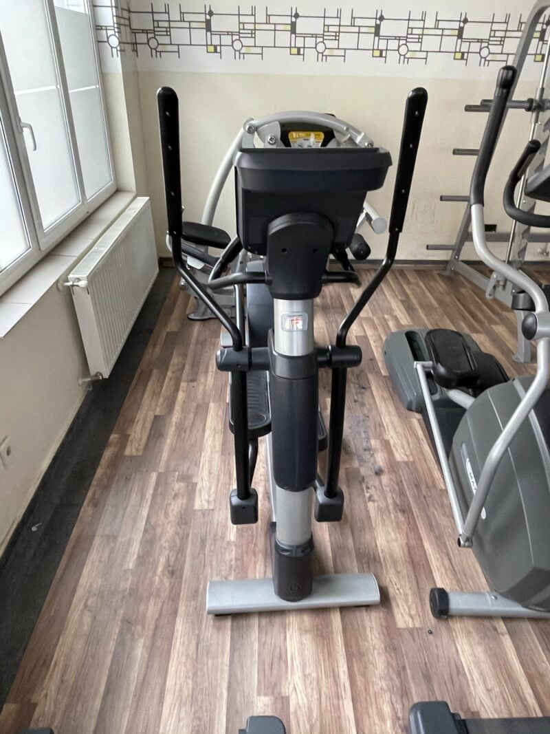 Impulse Fitness RE700 használt edzőtermi elliptikus tréner