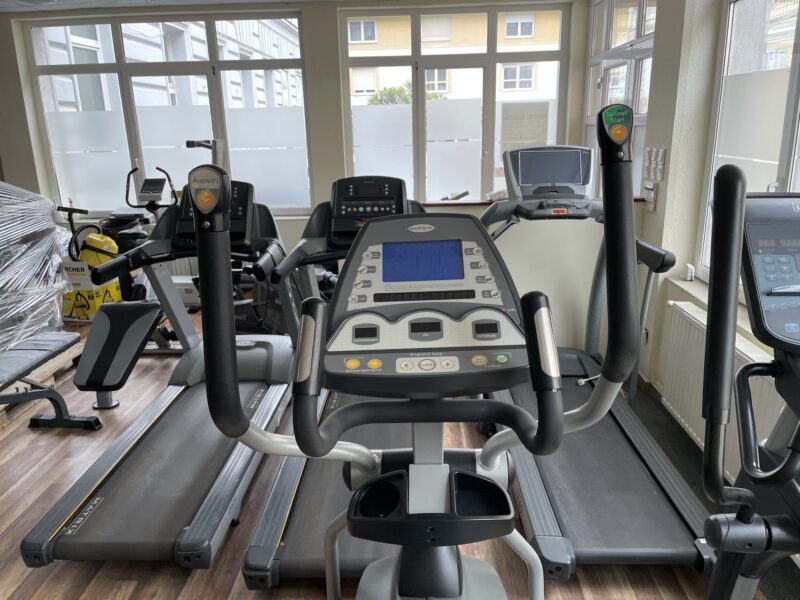 Matrix Fitness E1x használt edzőtermi elliptikus tréner