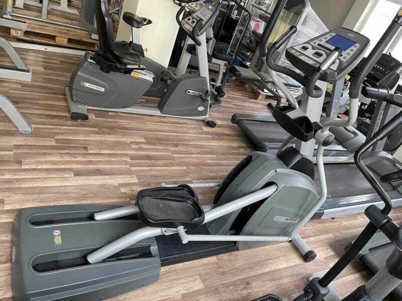Matrix Fitness E1x használt edzőtermi elliptikus tréner