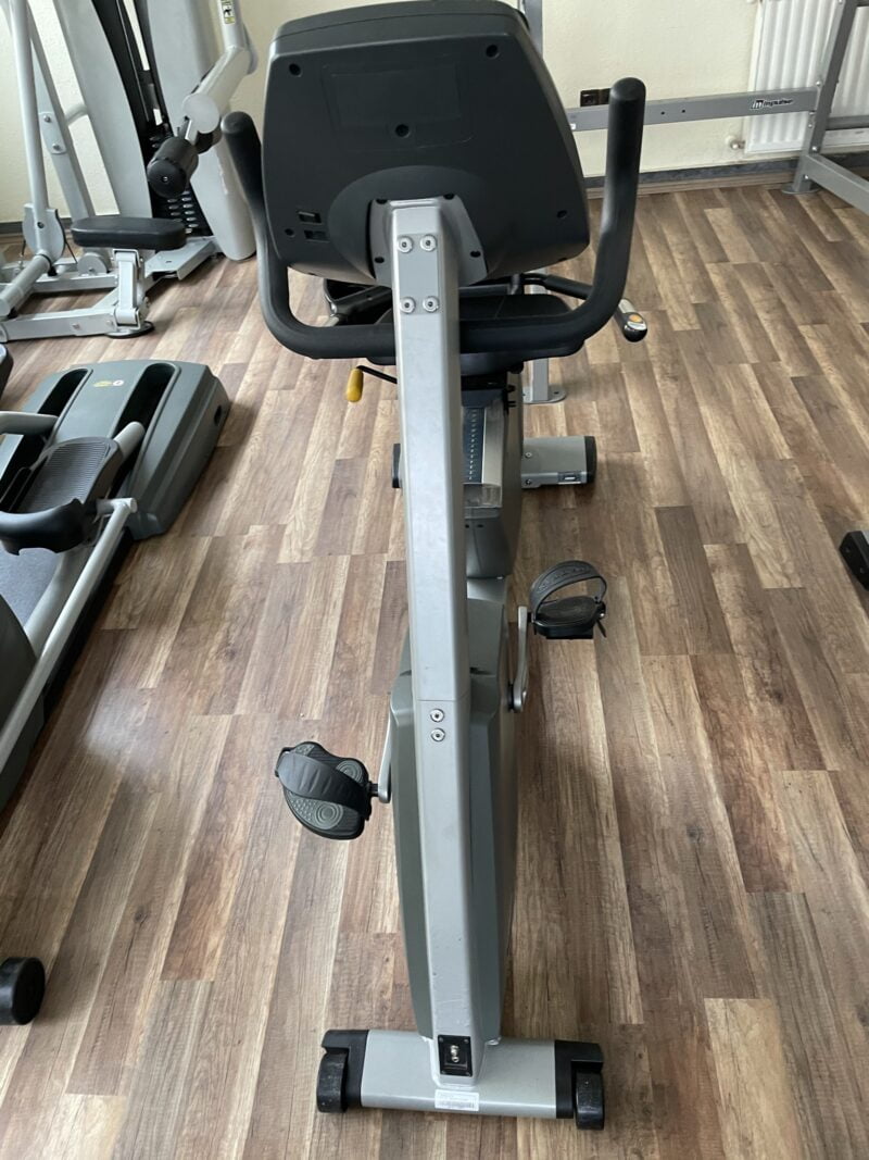 matrix_fitness_r1x_hasznalt_edzotermi_hattamlas_szobakerekpar_05 Matrix Fitness R1x használt edzőtermi háttámlás szobakerékpár