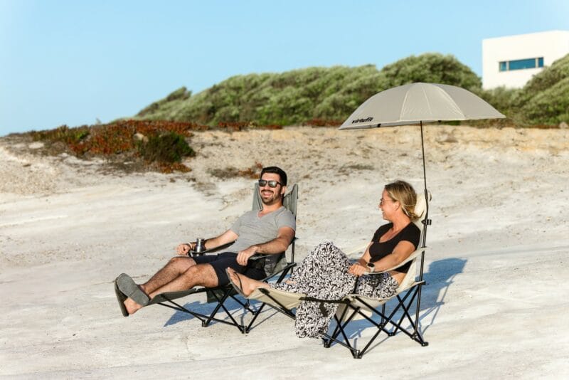 VirtuFit Összecsukható kemping fotel lábtartóval és hordtáskával - bézs