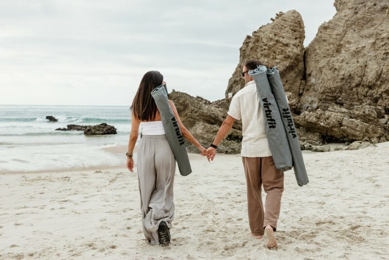 VirtuFit Összecsukható kemping fotel lábtartóval és hordtáskával - szürke