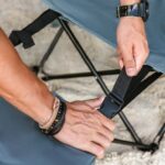 VirtuFit Összecsukható kemping fotel lábtartóval és hordtáskával - szürke