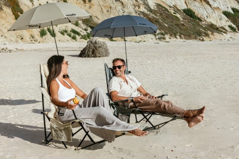 VirtuFit Összecsukható kemping fotel lábtartóval és hordtáskával - szürke