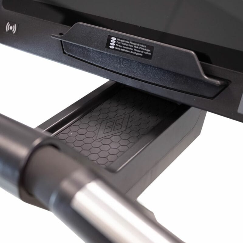 BH Fitness Inertia H730 profi edzőtermi szobakerékpár 19" Smart Focus kijelzővel