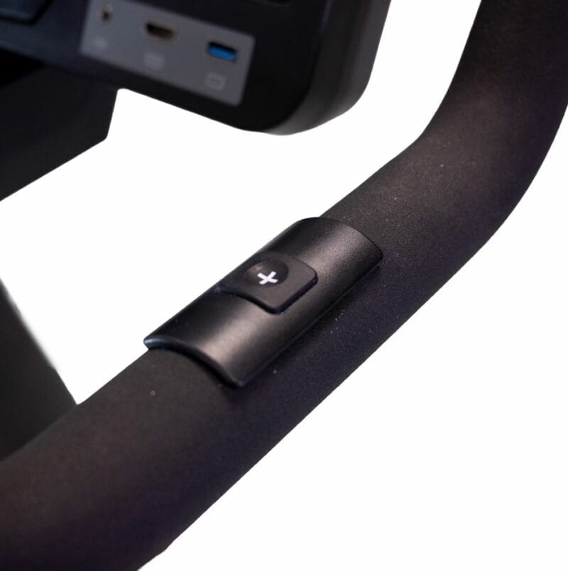 BH Fitness Inertia H730 profi edzőtermi szobakerékpár 19" Smart Focus kijelzővel