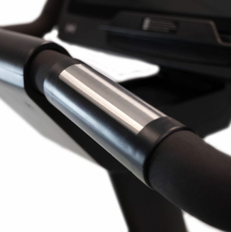 BH Fitness Inertia H730 profi edzőtermi szobakerékpár 19" Smart Focus kijelzővel