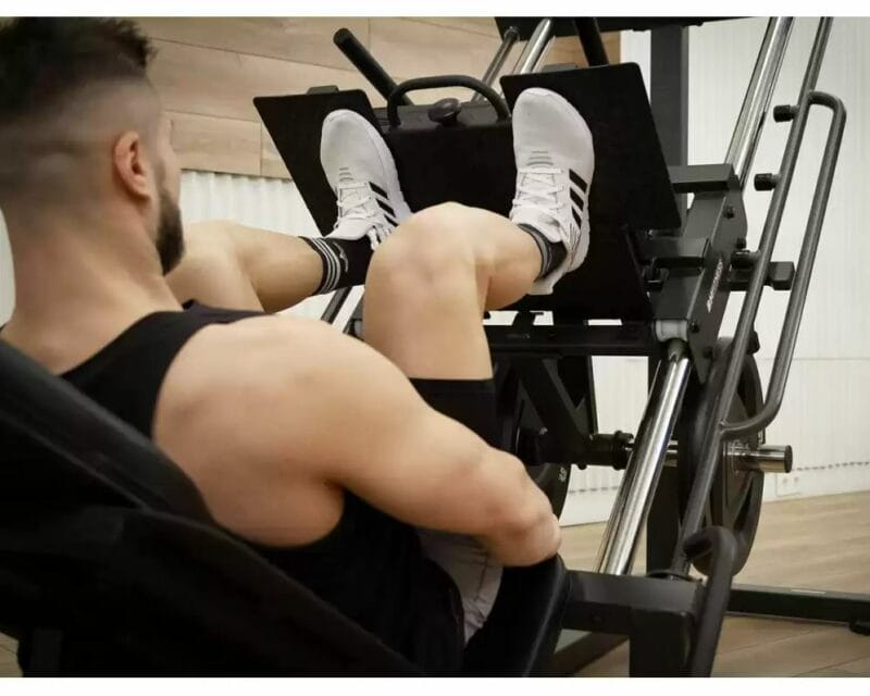 bh-fitness-kombinalt-45°-os-hack-guggolo-es-labtolo-gep-g530-03 BH Fitness Kombinált 45°-os hack guggoló és lábtoló gép