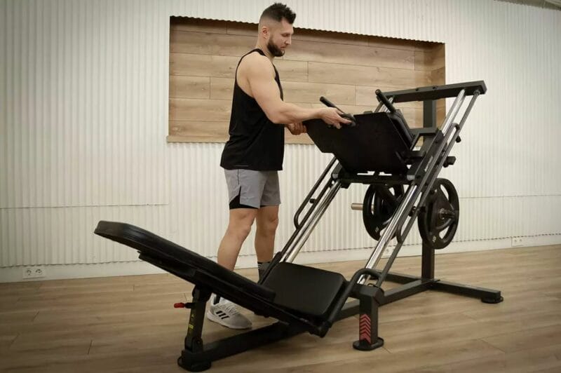 bh-fitness-kombinalt-45°-os-hack-guggolo-es-labtolo-gep-g530-04 BH Fitness Kombinált 45°-os hack guggoló és lábtoló gép