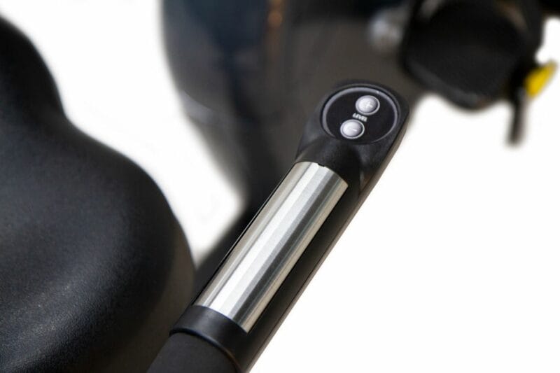 BH Fitness Movemia BR1000 profi edzőtermi háttámlás szobakerékpár 19 Smart Focus kijelzővel
