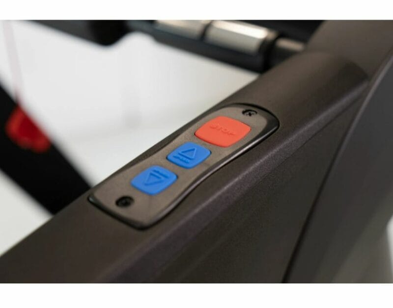 BH Fitness RS2000 profi edzőtermi futópad multimédiás TFT kijelzővel