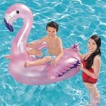 Bestway Felfújható flamingó fogantyúkkal 127x127cm