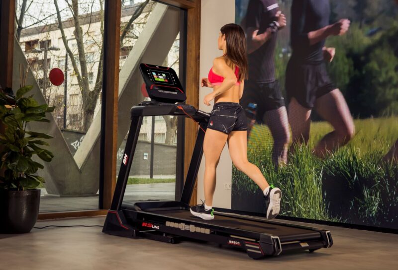 BH Fitness RS800 futópad multimédiás TFT kijelzővel