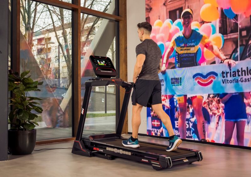 BH Fitness RS800 futópad multimédiás TFT kijelzővel
