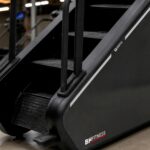 BH Fitness Inertia SC700 profi edzőtermi Climber lépcsőzőgép LED kijelzővel